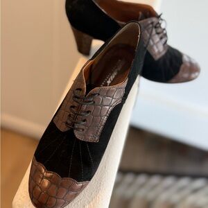 Re-mix woman’s vintage-inspired Gramercy Oxfords 8.5. Like new with box.